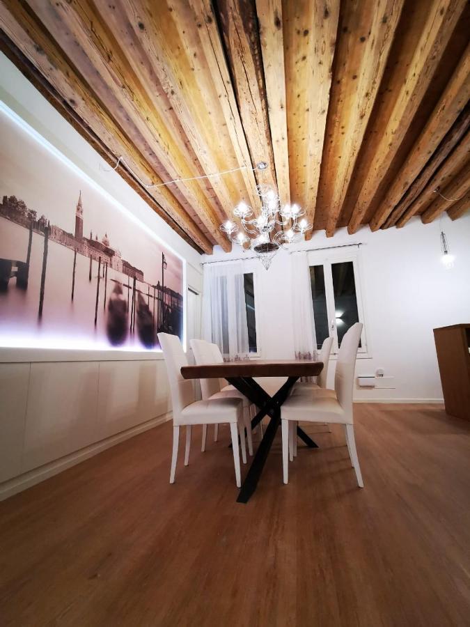 Deluxe 3 Bedroom Flat In Rialto Apartment Venedig