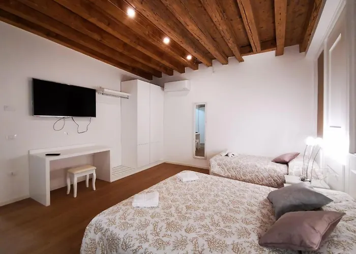 Deluxe 3 Bedroom Flat In Rialto