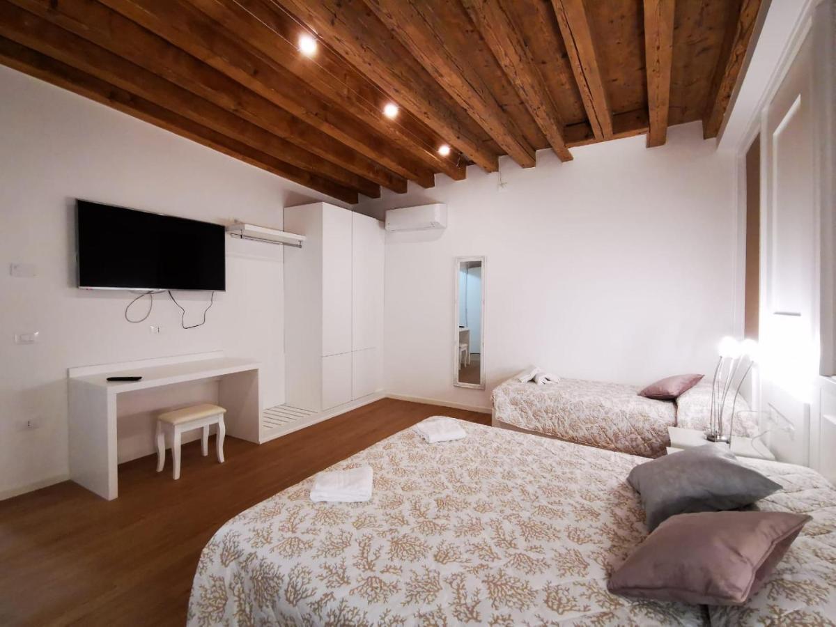 Deluxe 3 Bedroom Flat In Rialto Venice
